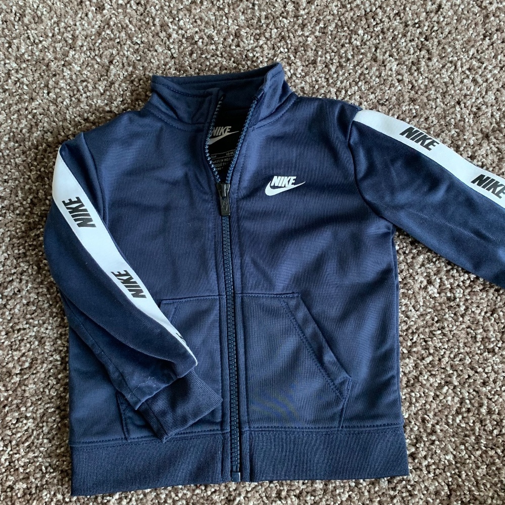 KIDS NIKE JACKET SIZE 18M